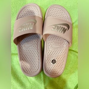Nike Slide- Women’s Size 6